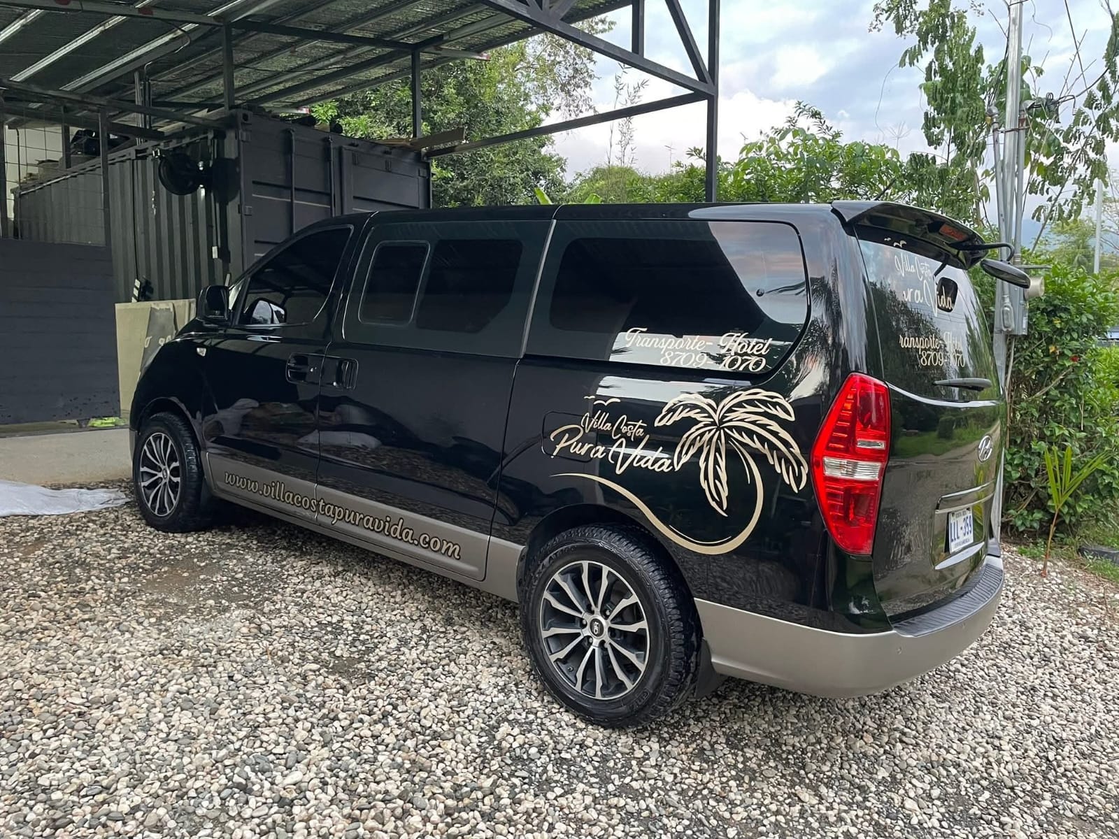 Private van for transportation in Costa Rica - Villa Costa Pura Vida black van